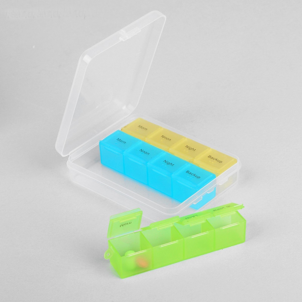 Органайзер для таблеток из трех контейнеров на 4 секции, 9 х 11 х 2,5 см